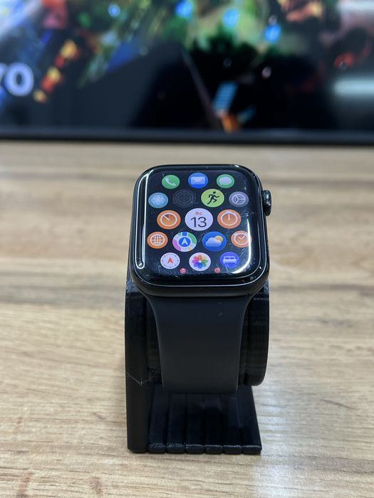 Смарт-часы Apple Watch SE2 44mm