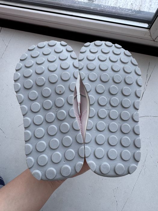 Новые кроссовки для девочек