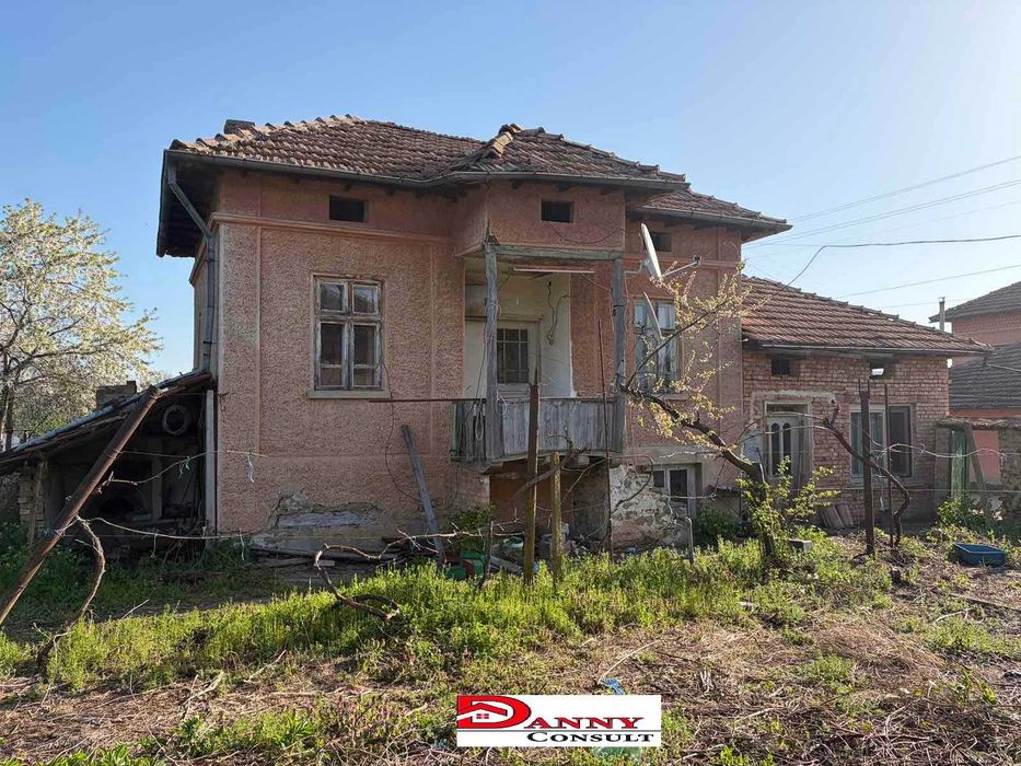 Къща с двор в с. Михалци, общ. Павликени