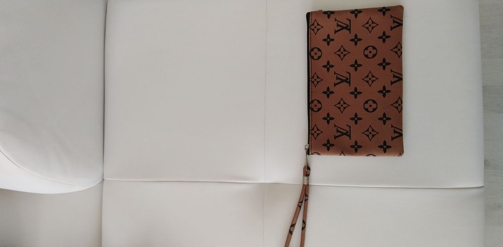 Vand borseta /plic/L. V. Nou nouța, produs de calitate import Italia.