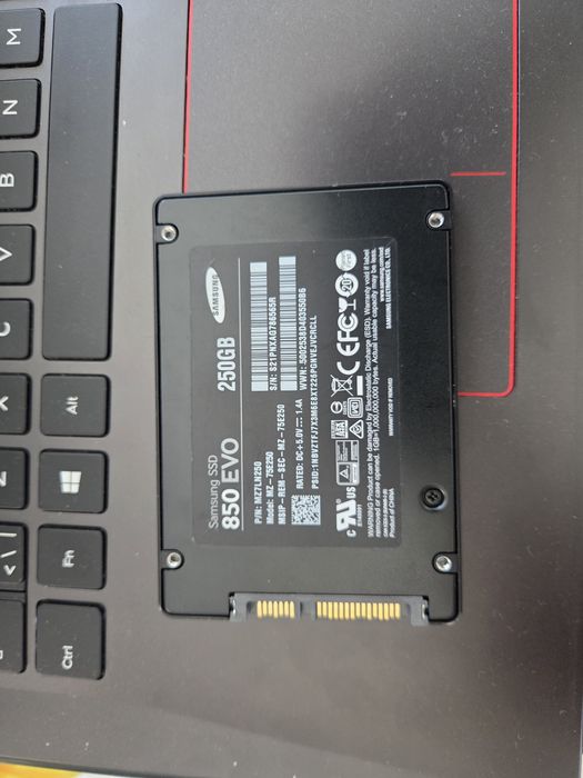 2x SSD Samsung 850 EVO 250GB SATA III – 99% Sănătate – Windows 10