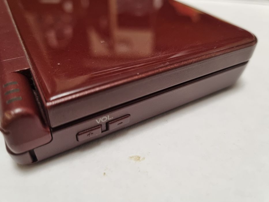 Nintendo DSi XL + joc Mario vs Donkey Kong