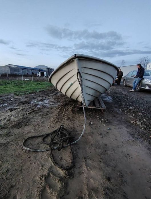 Vand barca merge și la mare