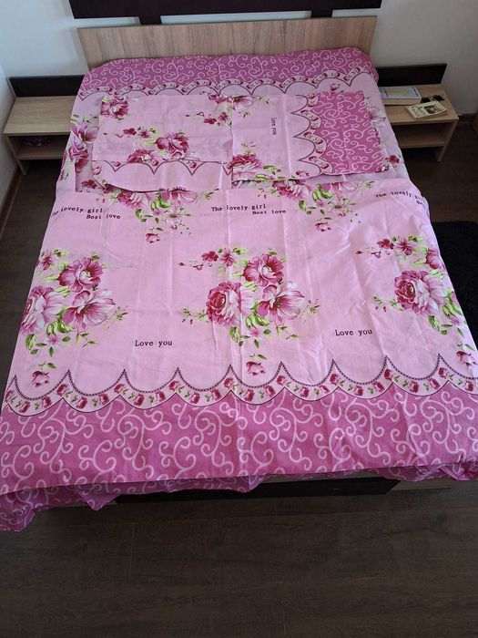 Lenjerie de pat, 4 piese, culoare roz cu imprimeu