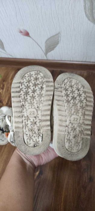 Сапоги детские белые на 2-3 года, 2-3 yoshli bolalar uchun oq etiklar