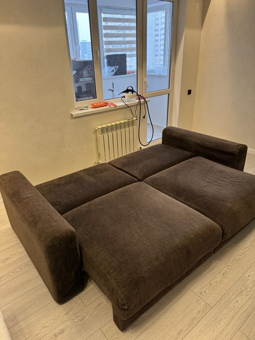 Диван мягкий коричневый