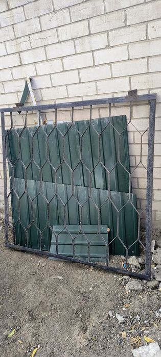 Продам решетку на окно б/у