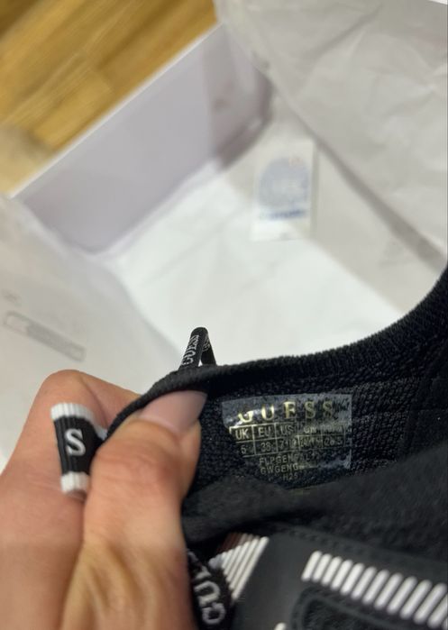 Дамски оригинални маратонки Guess