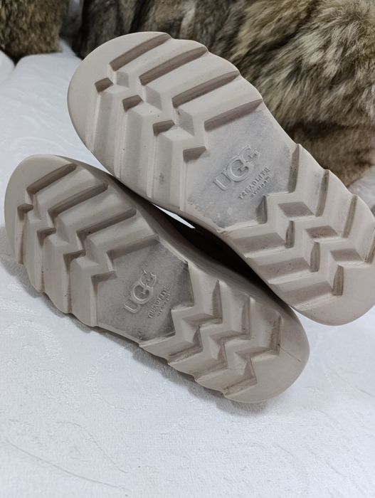 UGG  Marin Mega боти