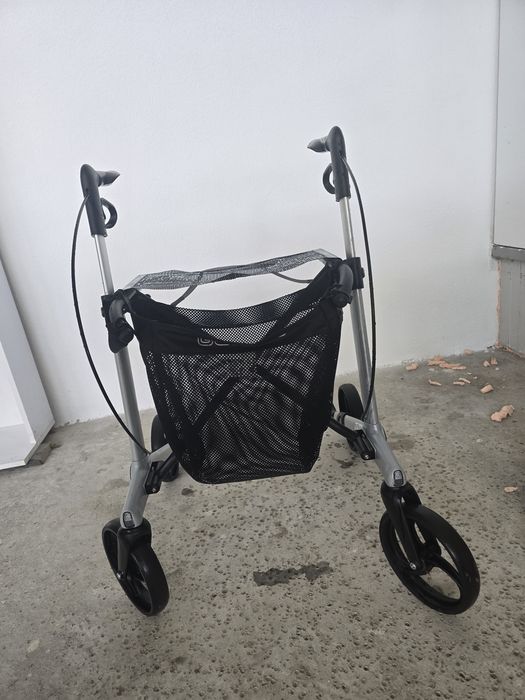 Rolator pliabil, cu șezut, coș și frâne, max. 130kg carut persoane cu dizabilitati cadru cu roti fracturi glezna