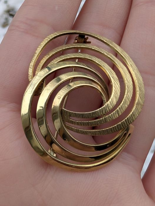 Veche brose placata cu aur, Amerikaner