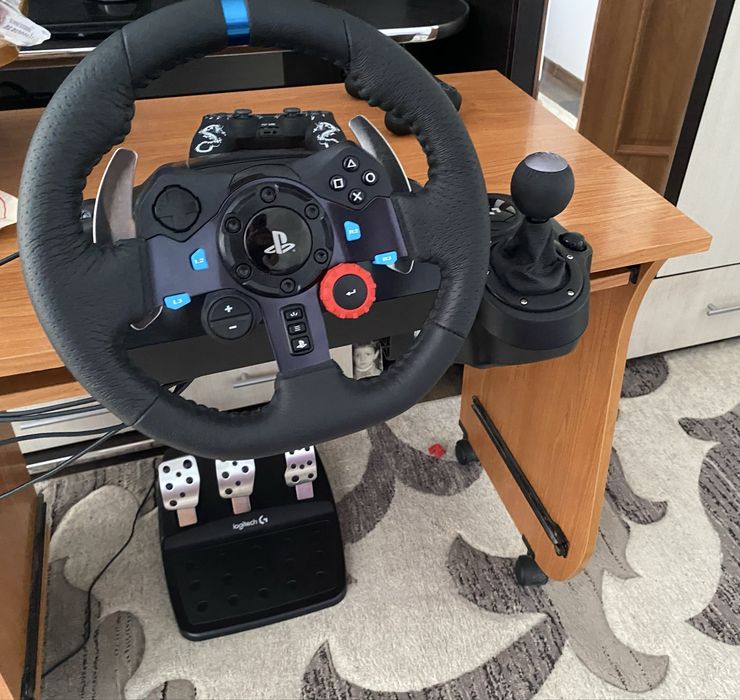 Vand volan logitech+ schimbator+ 2 jocuri fainee