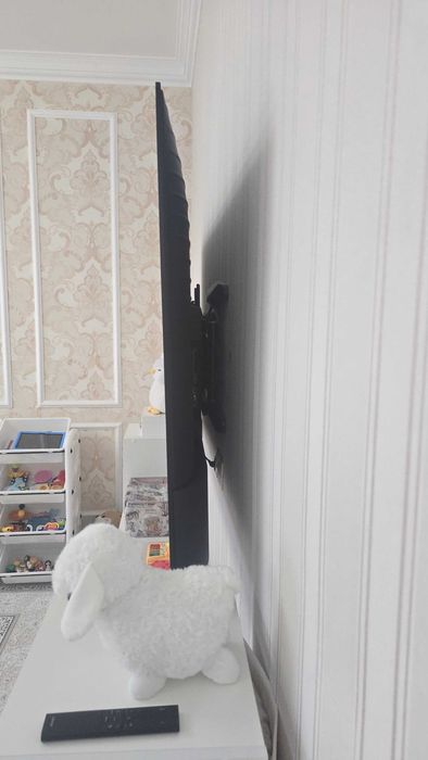 Продам LED телевизор Samsung UE65U8000FUXKZ 65"