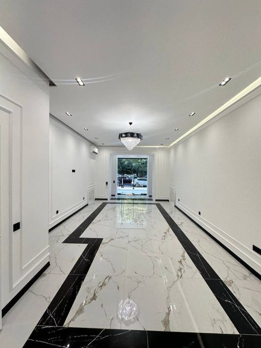 Рядом Black Star Burger Слается Нежилой