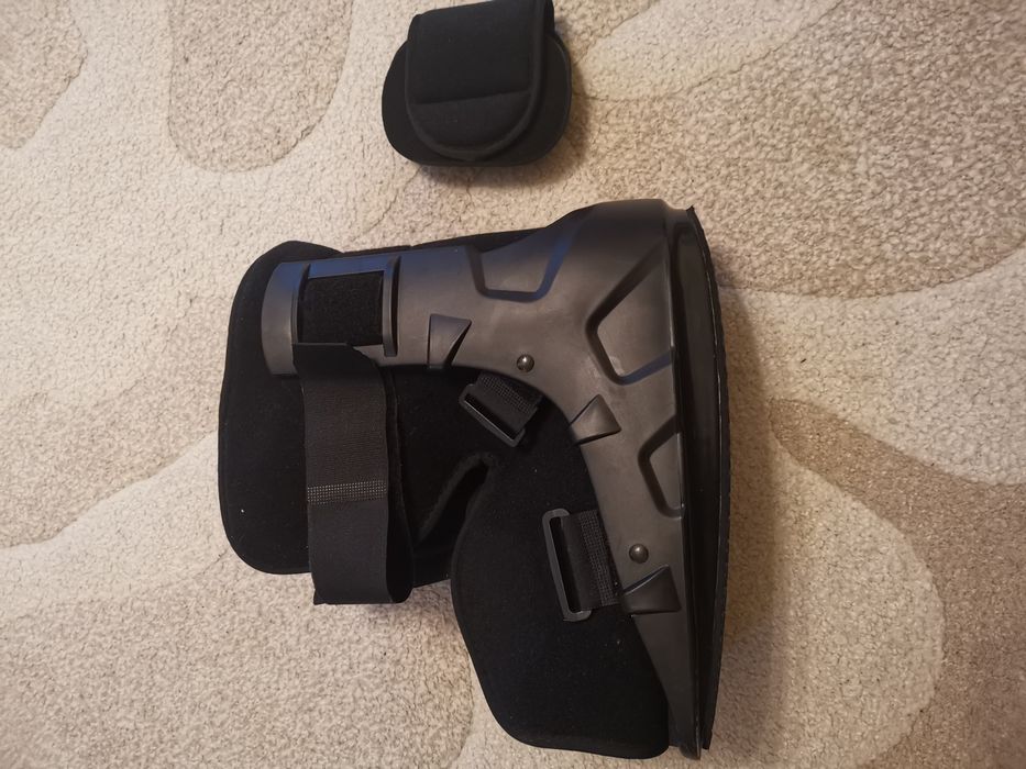 Walker cu perna de aer, short,  28 cm lungime, marime L