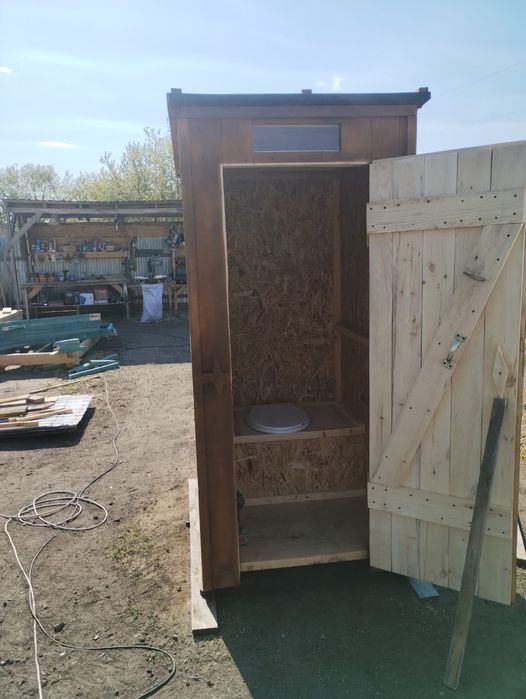 Туалет Уличный деревянный