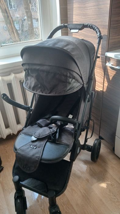 Продам прогулочную коляску