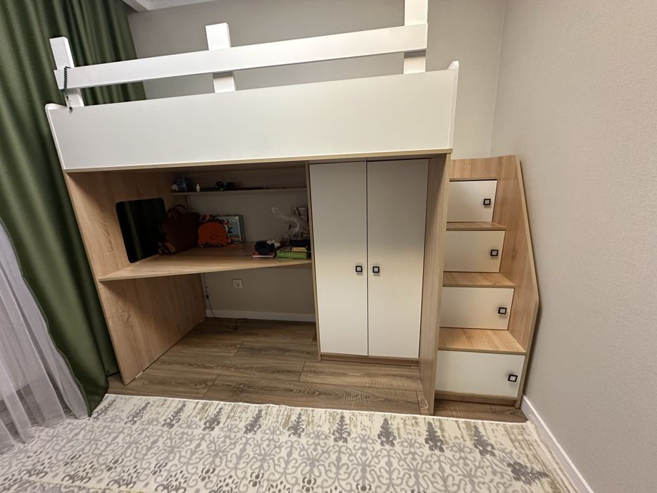 Продам детский комплект мебели