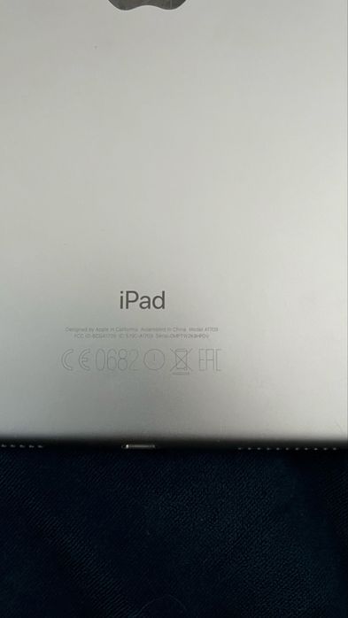 Ipad pro 10.5 2017  A1709 256 gb cu slot sim pentru piese, display defect restetata fara nici un cont