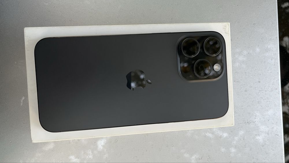 Продам iPhone 15 Pro Max 256GB Black Titanium