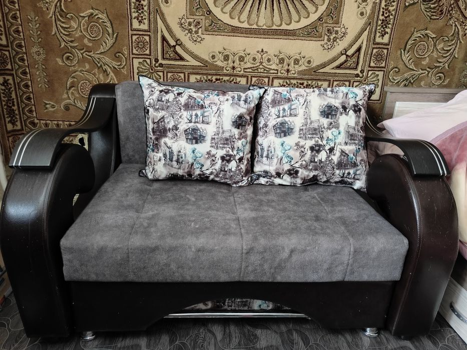 Срочно продам диван