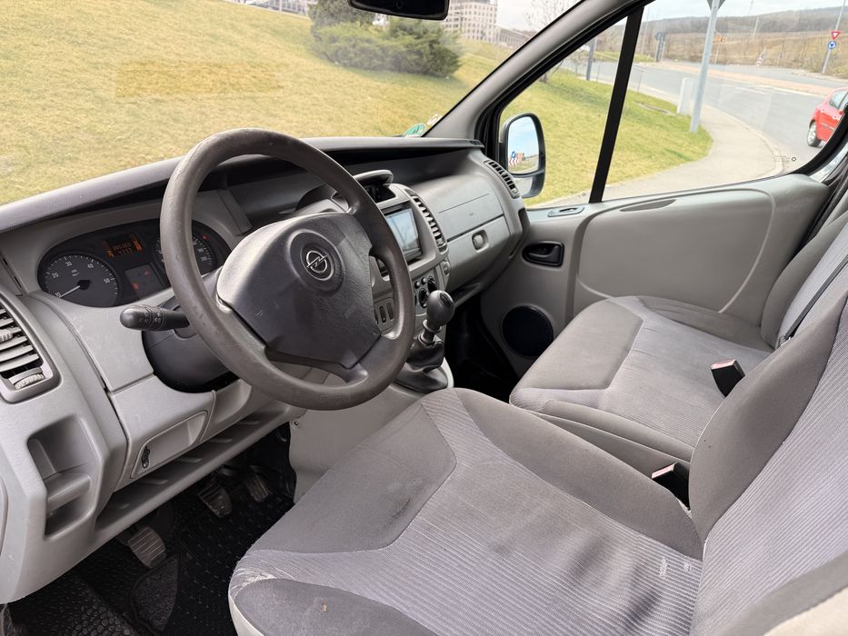 Opel vivaro 2.5 Diesel 8+1