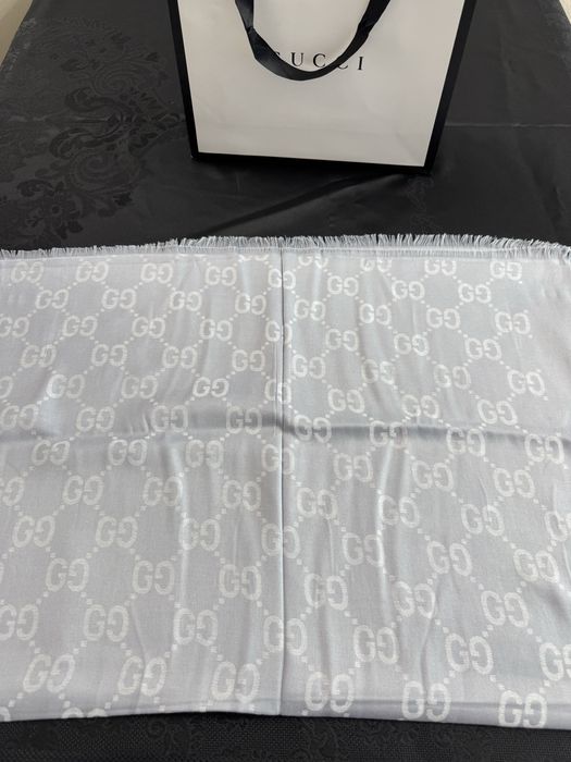 Gucci-Автентичен чисто нов дамски шал