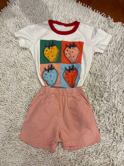 Костюм для девочки в отличном состоянии . На 4-6 лет