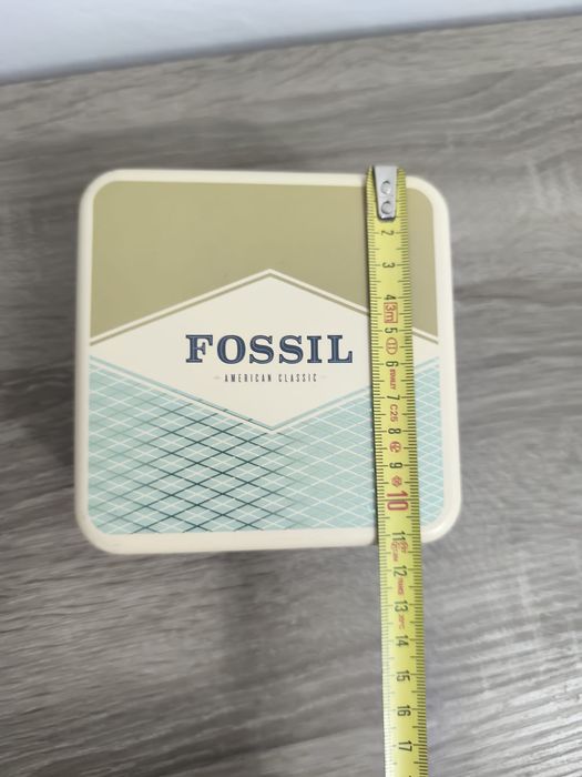 Cutie metalica Fossil