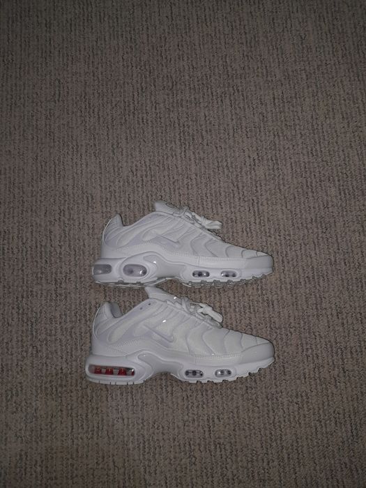 Nike tn triple white