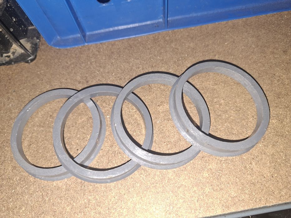 Втулки 4 броя 70,4/66,6 и 66,6/57,1