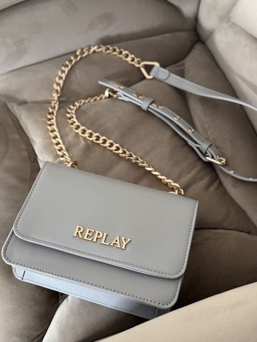 ЧИСТО НОВА чанта Replay