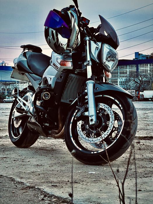 Suzuki. GSR. 600