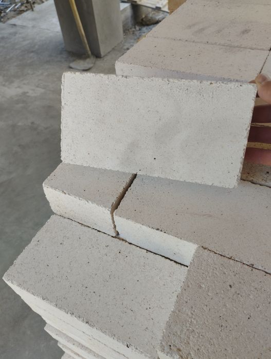 Огнеупорные кирпичи.