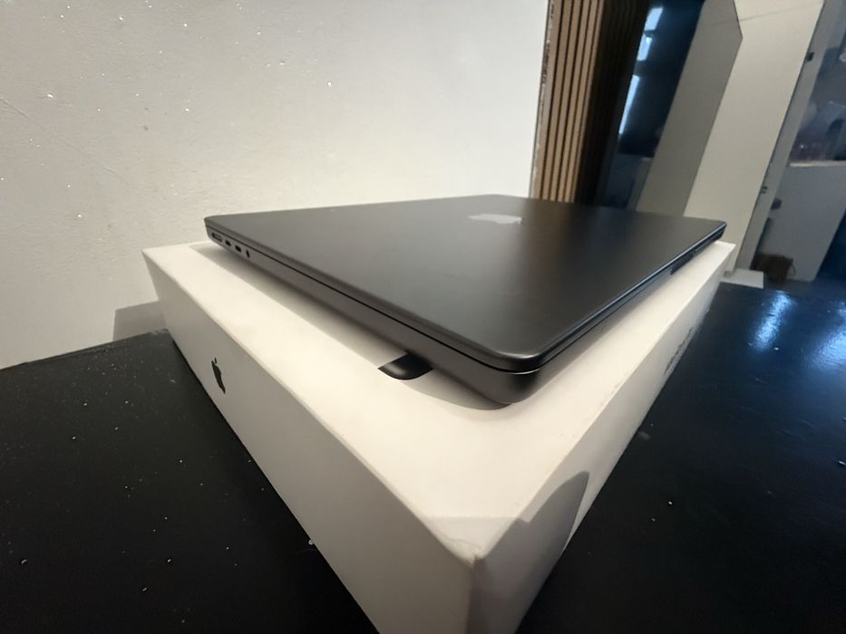 Macbook Pro M5 гаранция до януари 2028