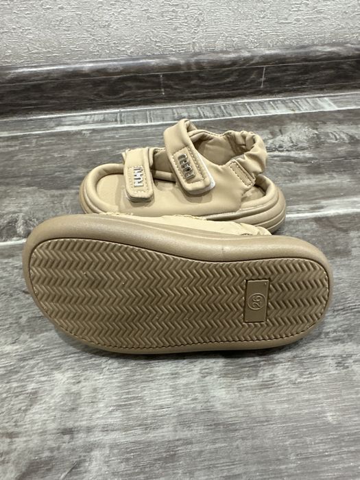 Сандали на девочку