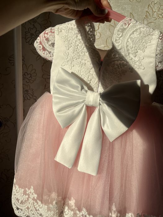 Продам платье на годик до 2-3 лет