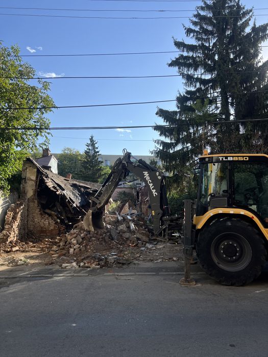 Demolari case, cladiri industriale , Evacuam moloz. Pamant Vegetal
