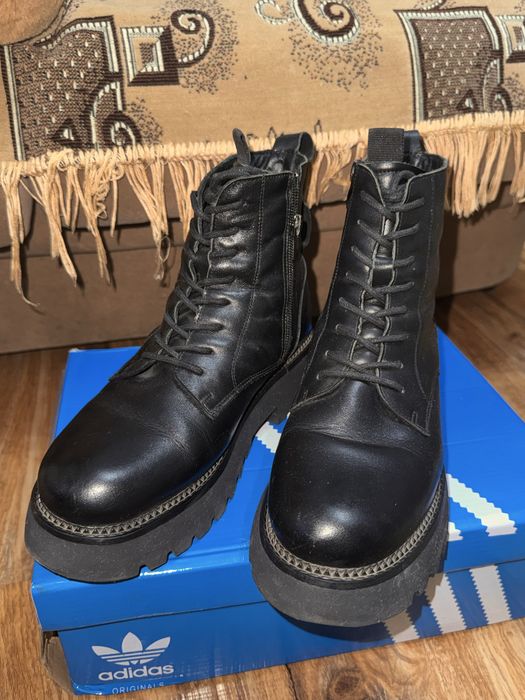 Продам зимние ботинки