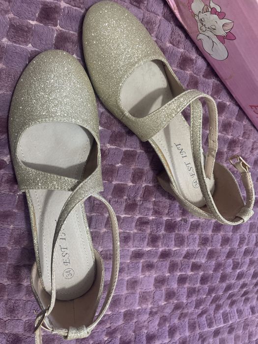 pantofi cu toc , eleganti