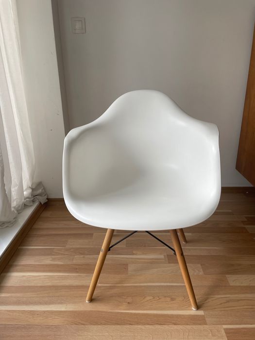 Работна маса/бюро Ikea Lisabo и стол Еames