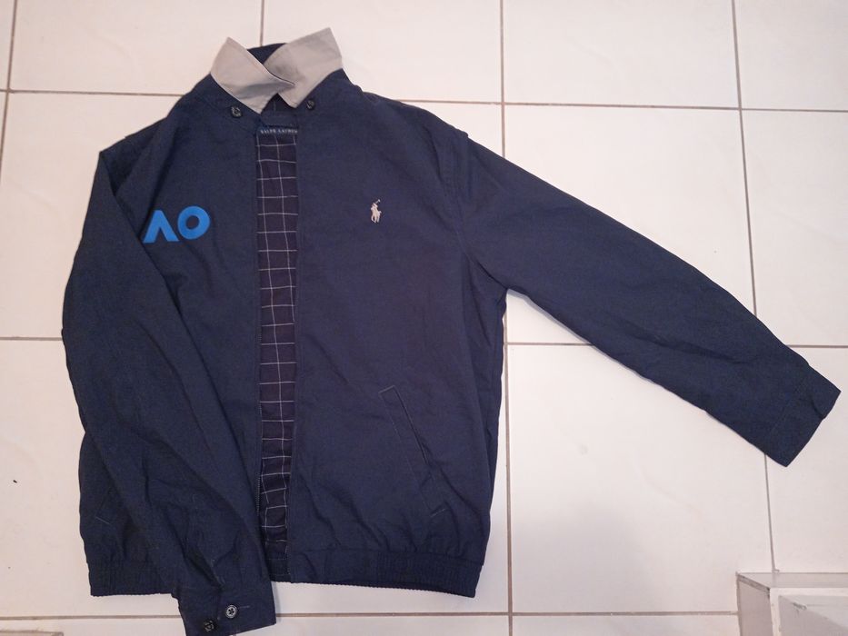 Zip up Polo Ralph Lauren

Marime: L
Conditie: 10/10
Pret: 120