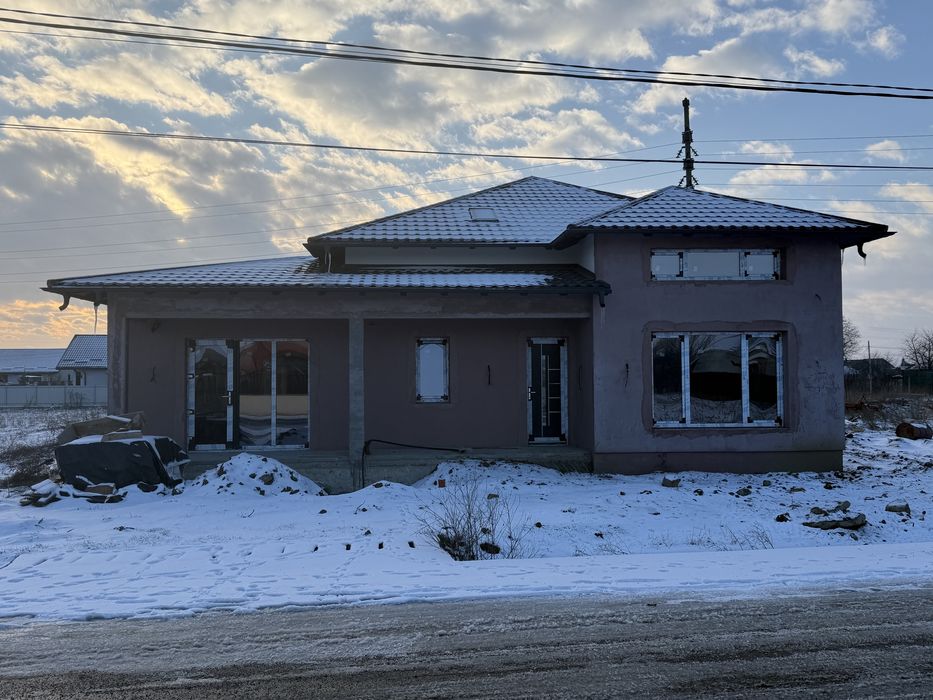 Casă semifinisată, teren 1.318 mp, zonă liniștită – Cordun