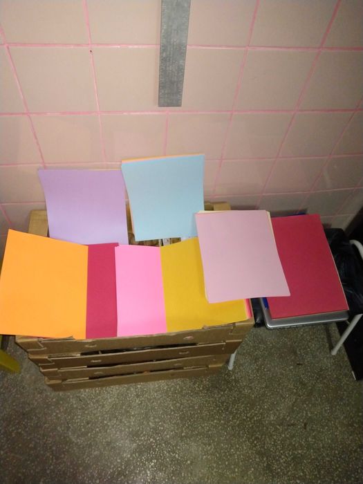 Hartie diverse culori pentru insert, dosare