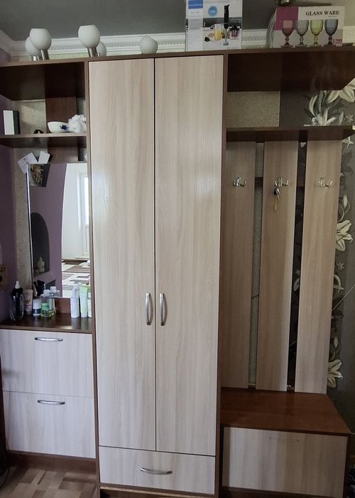 Продаю прихожую в хорошем состоянии.
