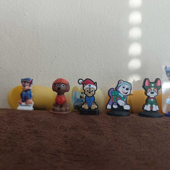 играчки от шоколадови яйца заини