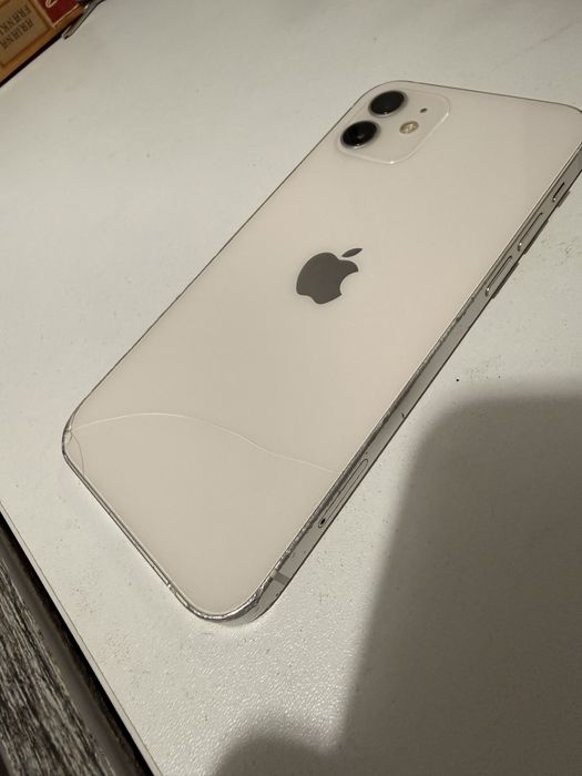 iPhone 12 Alb 64GB (80%, Spate usor spart)
