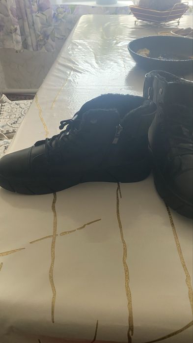 Продам зимнюю обувь