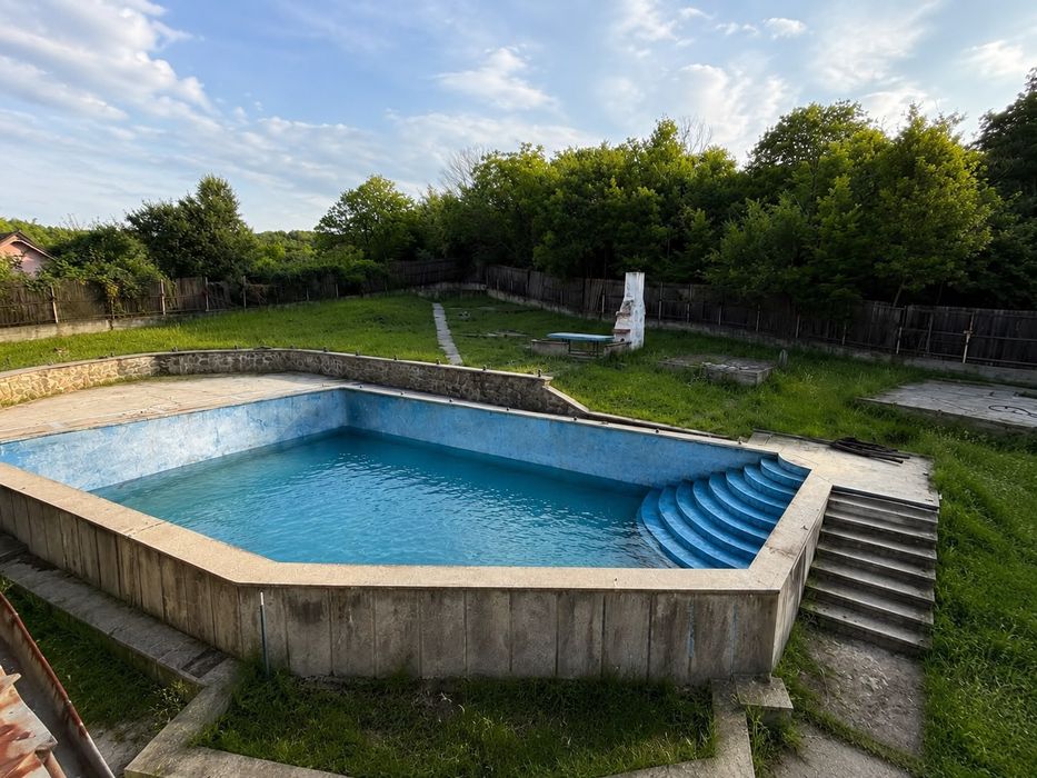 Teren intravilan 1100mp, Lenin Sud, piscina beton, toate utilitatile, langa padure, fara vecini, pensiune, vila, foisor agrement.