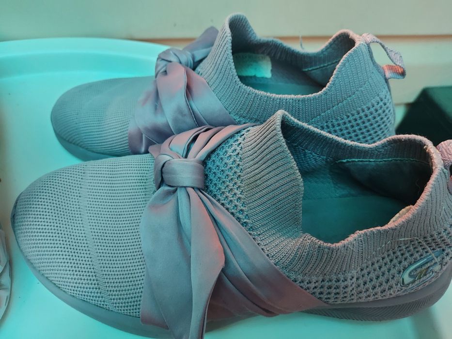 Кроссовки ботинки Sketchers для девочки 35 размер